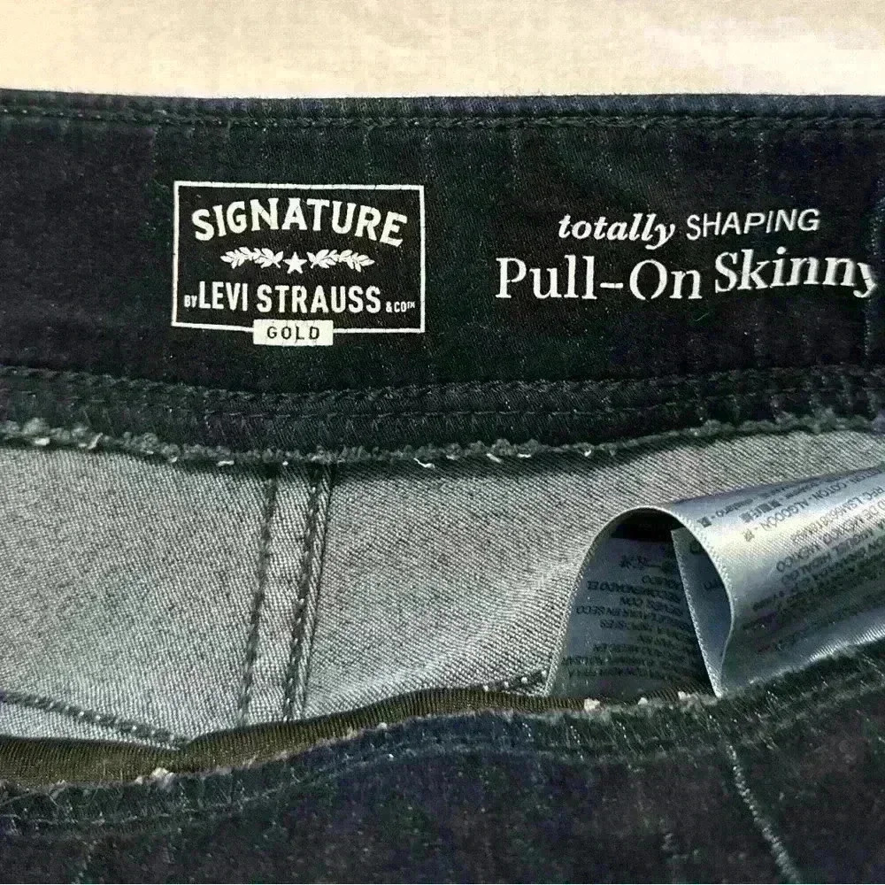 Size 32/16Levi’s Signature Pull-on pants Jeans
32” inseam - Picture 4 of 7